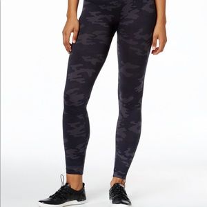 Spanx Look At Me Now Seamless Leggings Black Camo